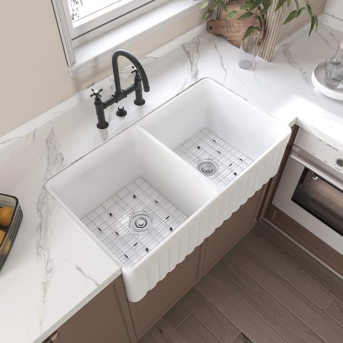 HOROW HRSW Farmhouse Kitchen Sink, 33-inch Double Bowl Sink with Bottom Grid and Strainer,Large Apron-front Ceramic Porcelain Sink Basin, 18"D x 33"W x 10"H, White