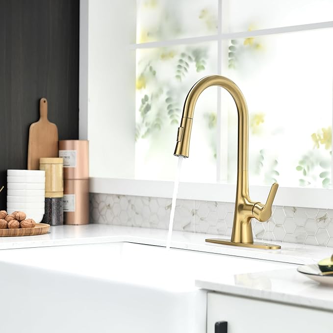 Brushed Gold Kitchen Faucet, Single Handle Gold Kitchen Sink Faucet with Pull Down Sprayer Modern Stainless Steel Brass Kitchen Faucet with Deck Plate Power Clean Spray Head 1 or 3 Hole